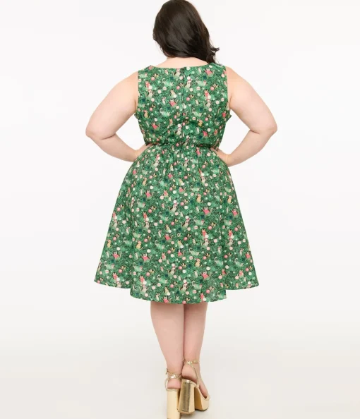Retrolicious Plus Size 1950s Green Holiday Cat Print Cotton Swing Dress