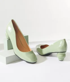 Unique Vintage Green Patent Leatherette Ball Heel Pumps