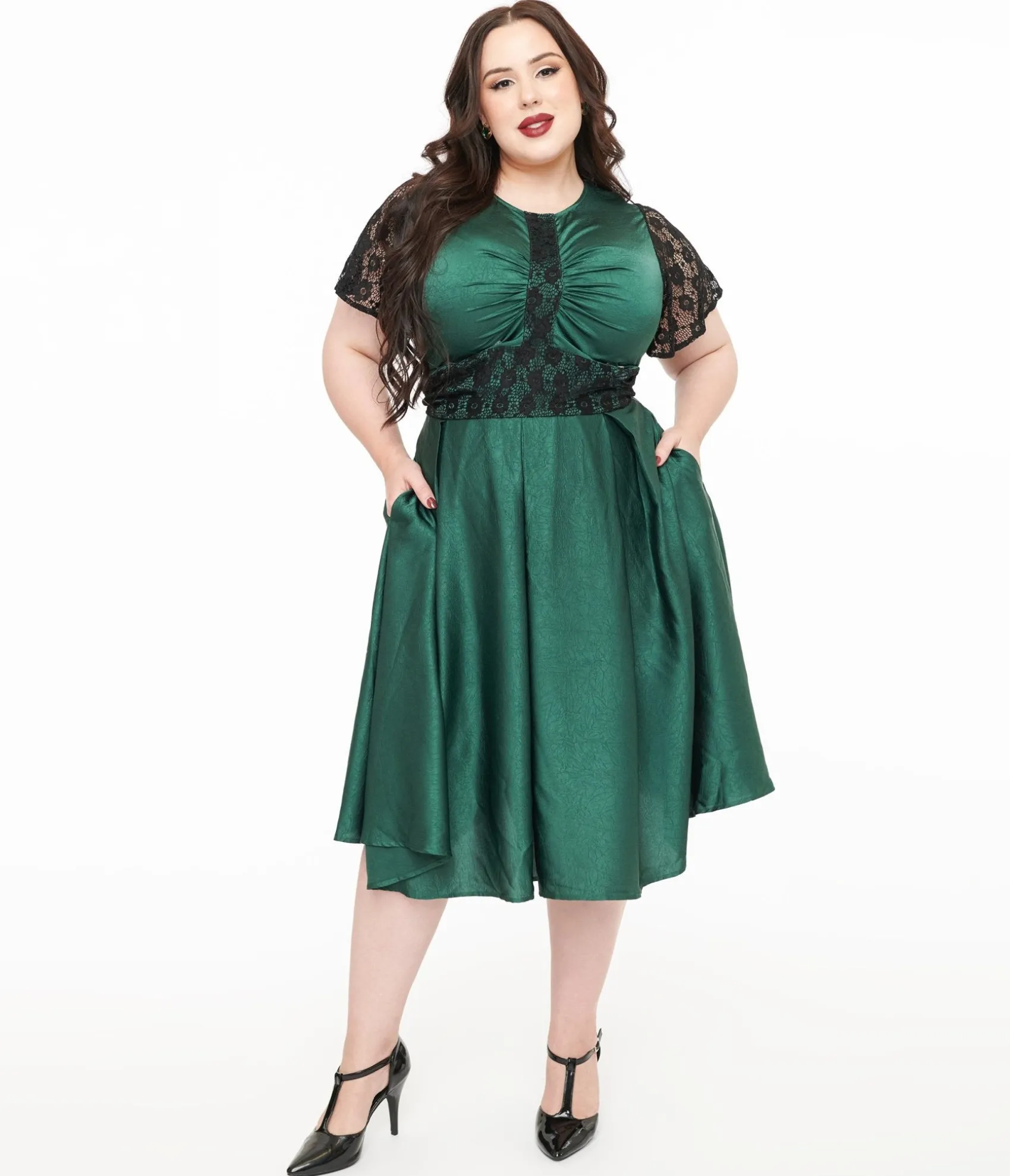 Unique Vintage Plus Size 1940s Emerald Green & Black Lace Swing Dress