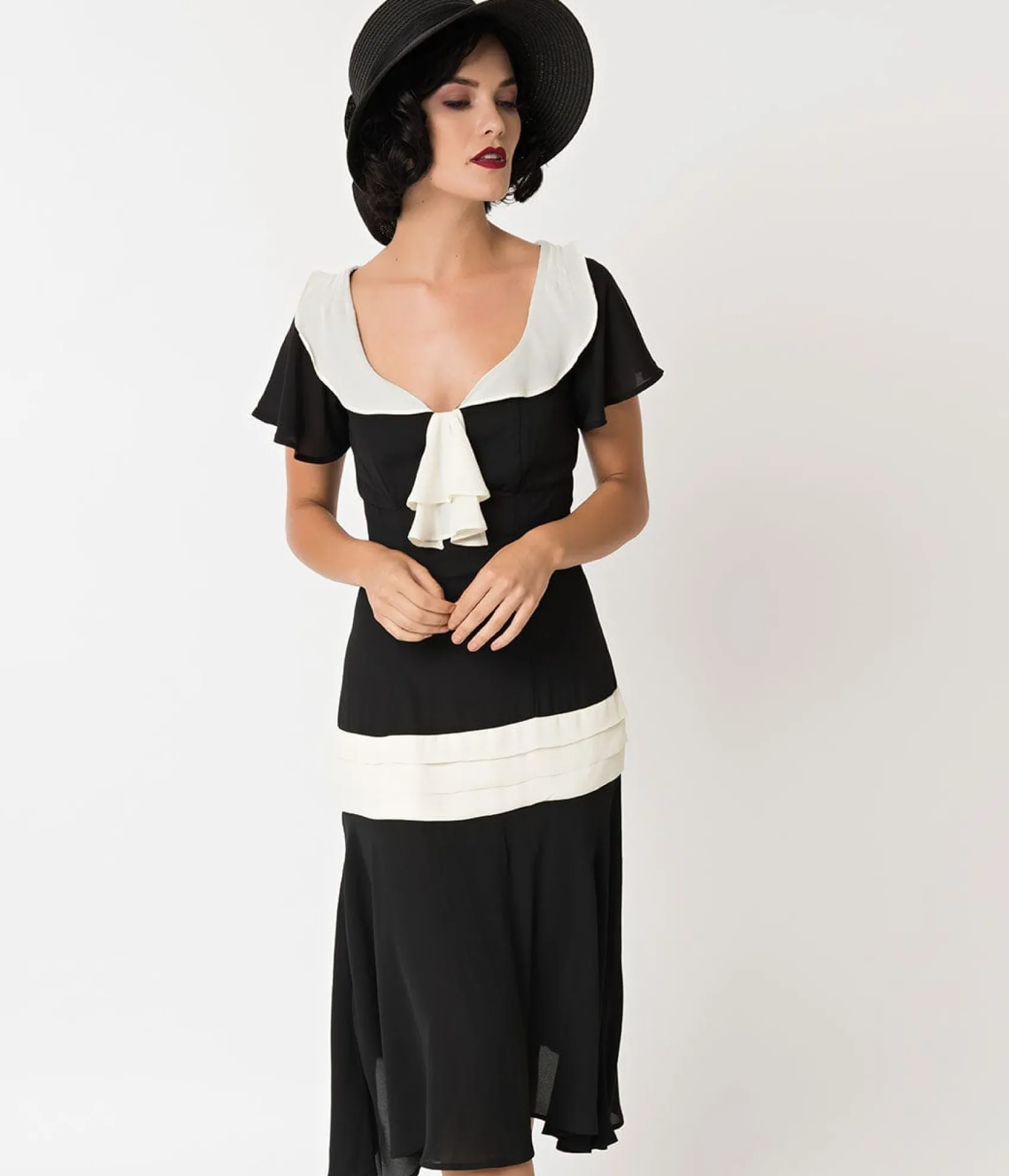 Unique Vintage 1920s Black & Cream Wilshire Flapper Day Dress