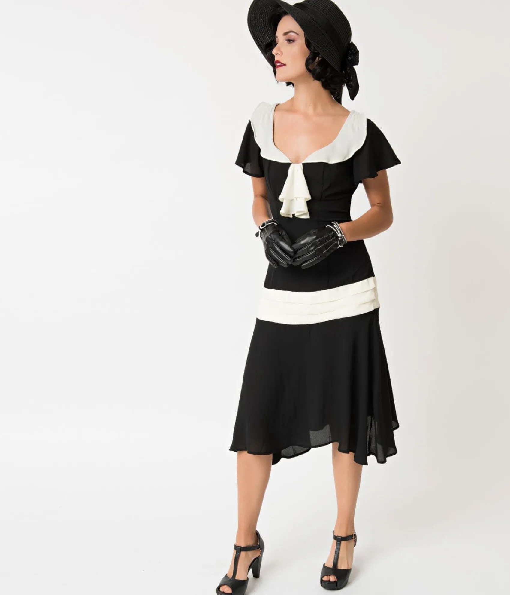Unique Vintage 1920s Black & Cream Wilshire Flapper Day Dress