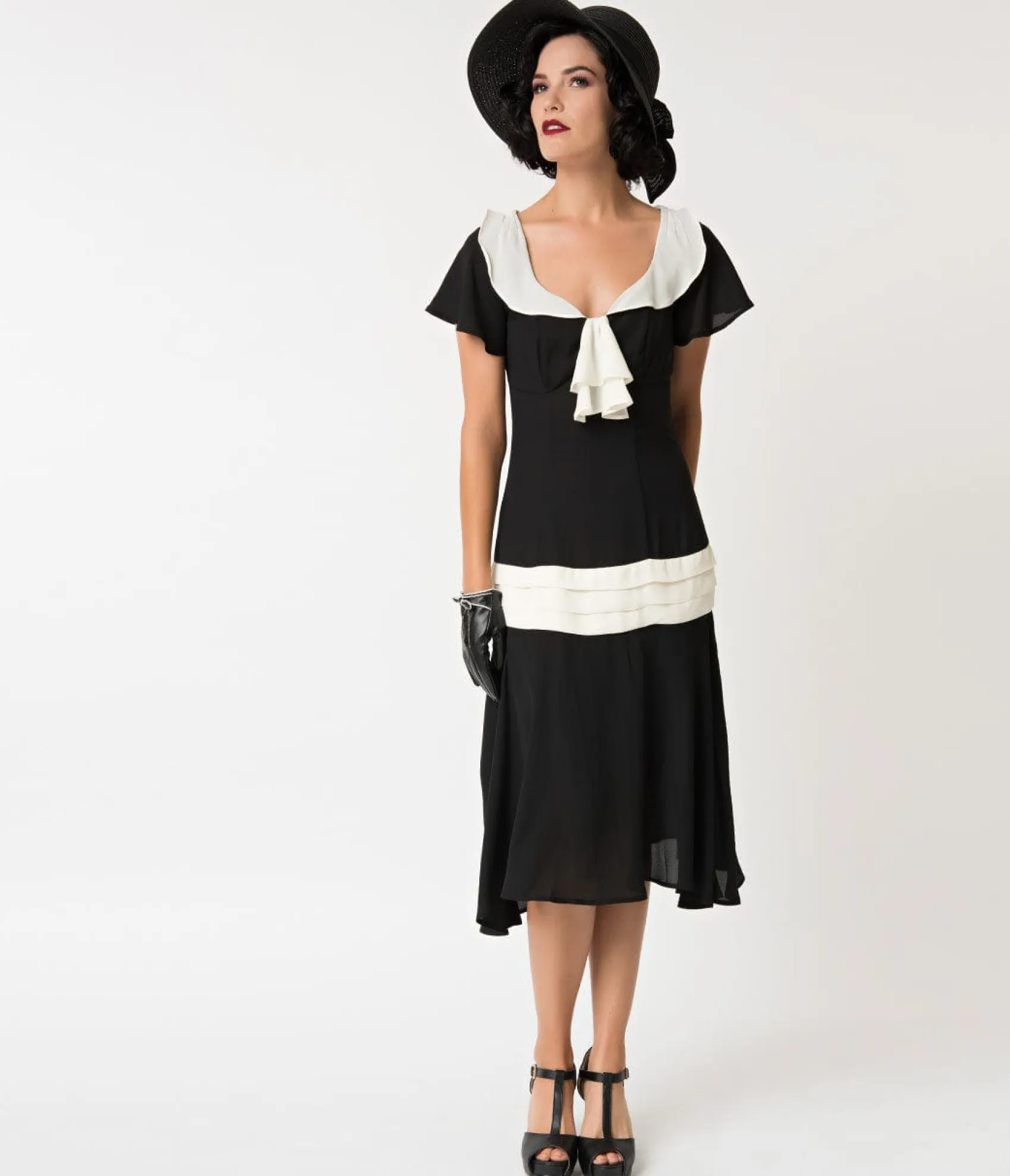 Unique Vintage 1920s Black & Cream Wilshire Flapper Day Dress
