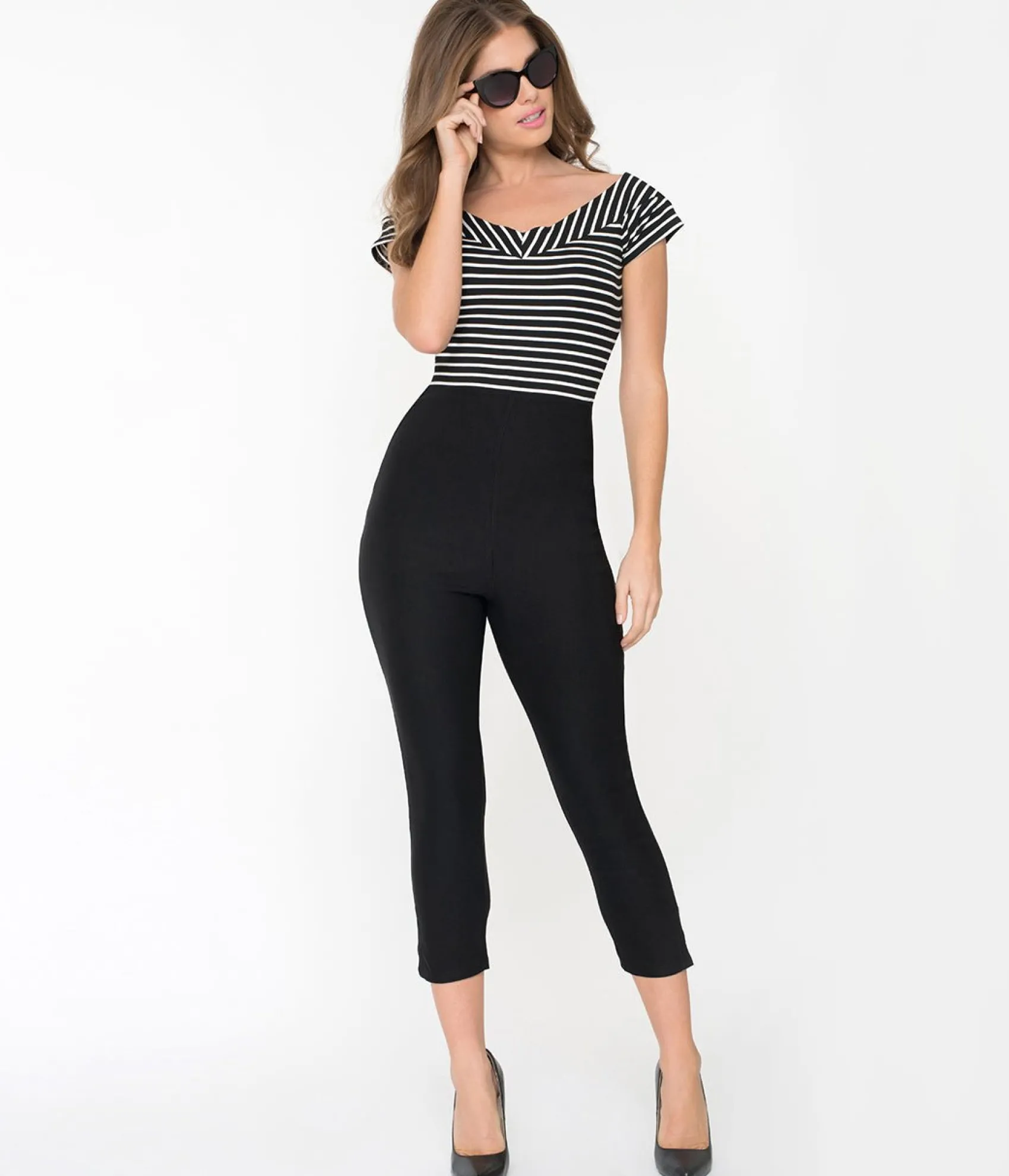 Unique Vintage 1950s Black High Waist Rachelle Capri Pants