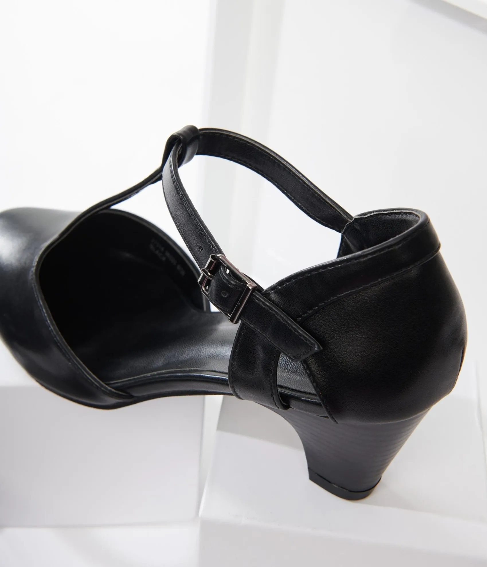 Unique Vintage 1920s Black Leatherette Closed Toe T-Strap Roxy Pumps